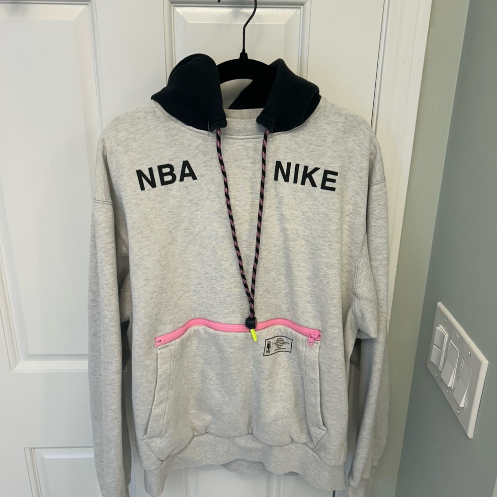 Nike Sweatshirt Mens Medium M Gray Club Fleece Pullover Hoodie Swoosh NBA Logo